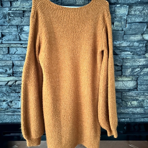 Guess Sweater - Picture 2 of 3